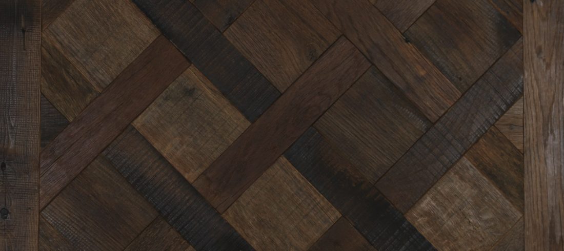 Reclaimed barn oak versailles flooring panel