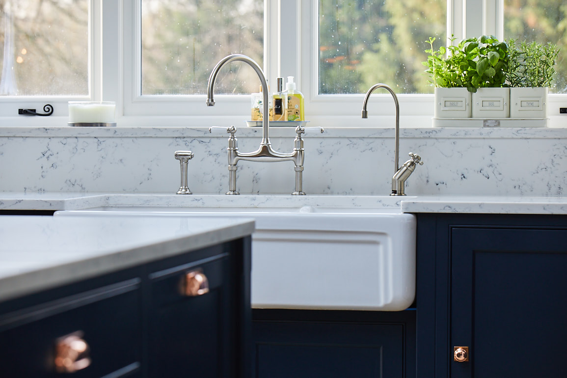 Traditional ceramic butler sink with twin taps