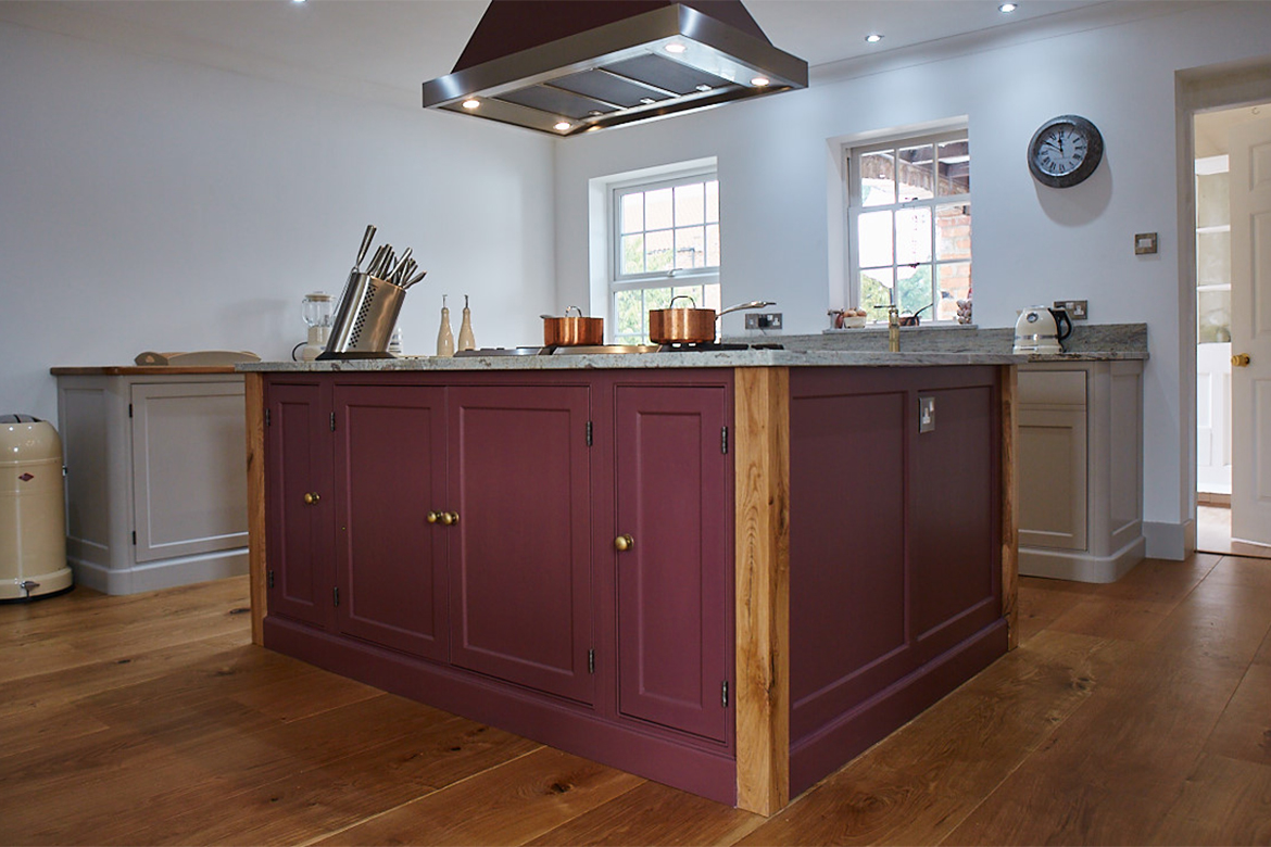 Plum kitchen island with oak posts and matching Westin bespoke cooker hood above