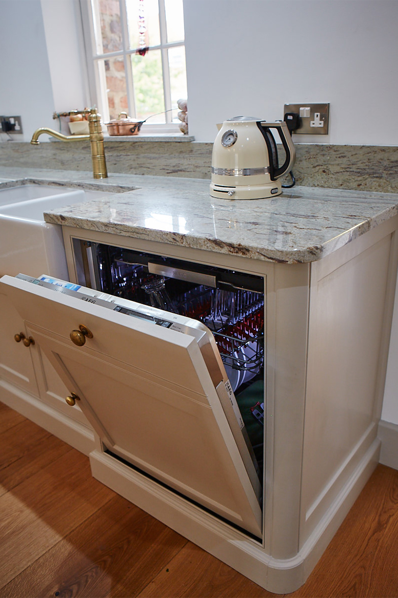 Traditional bespoke painted kitchen cabinet with integrated siemens dishwasher
