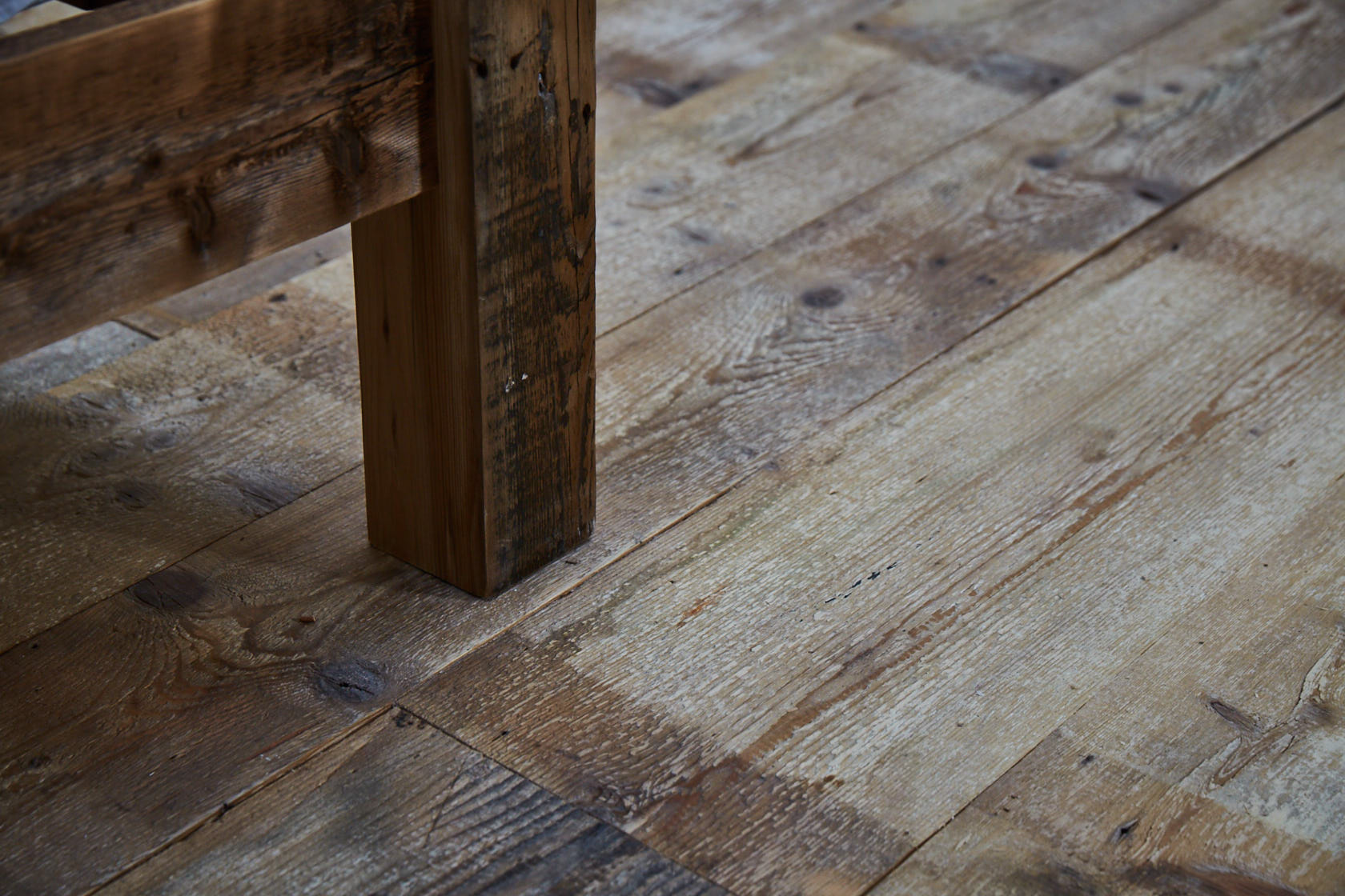 reclaimed pine flooring with rustic pine foot of bed