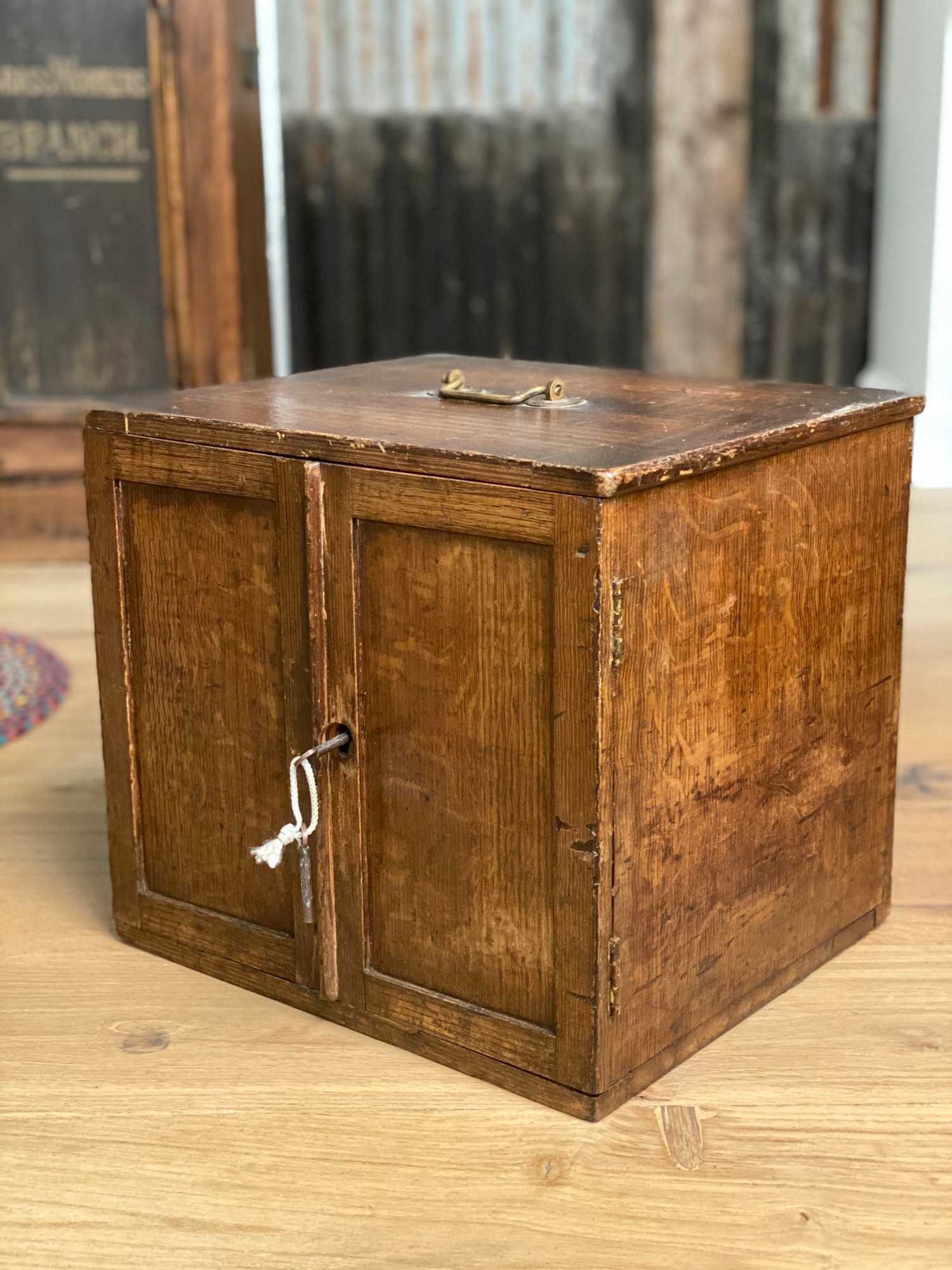 Carry case with vintage key lock