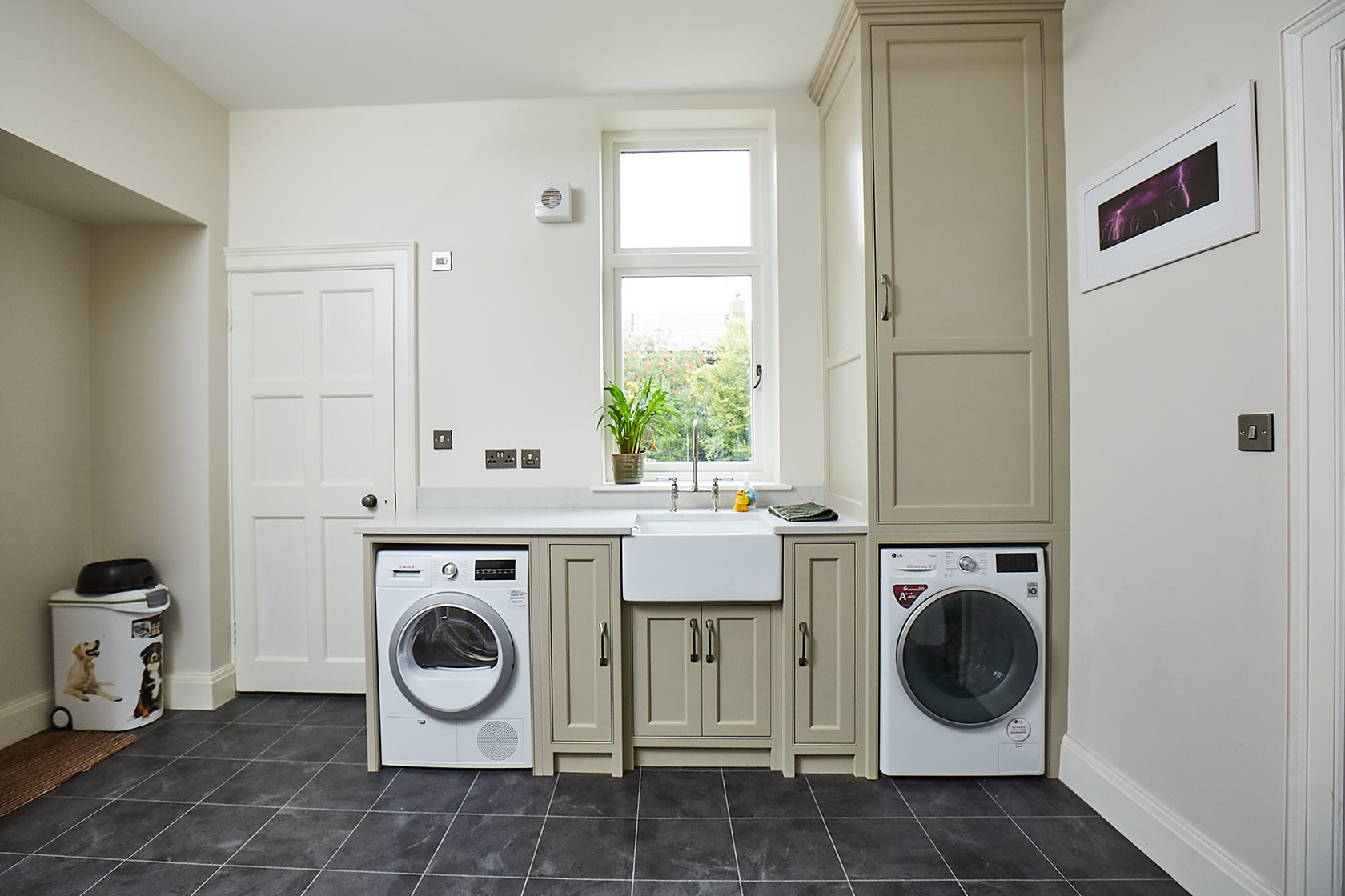 Painted utility with freestanding washer and dryer