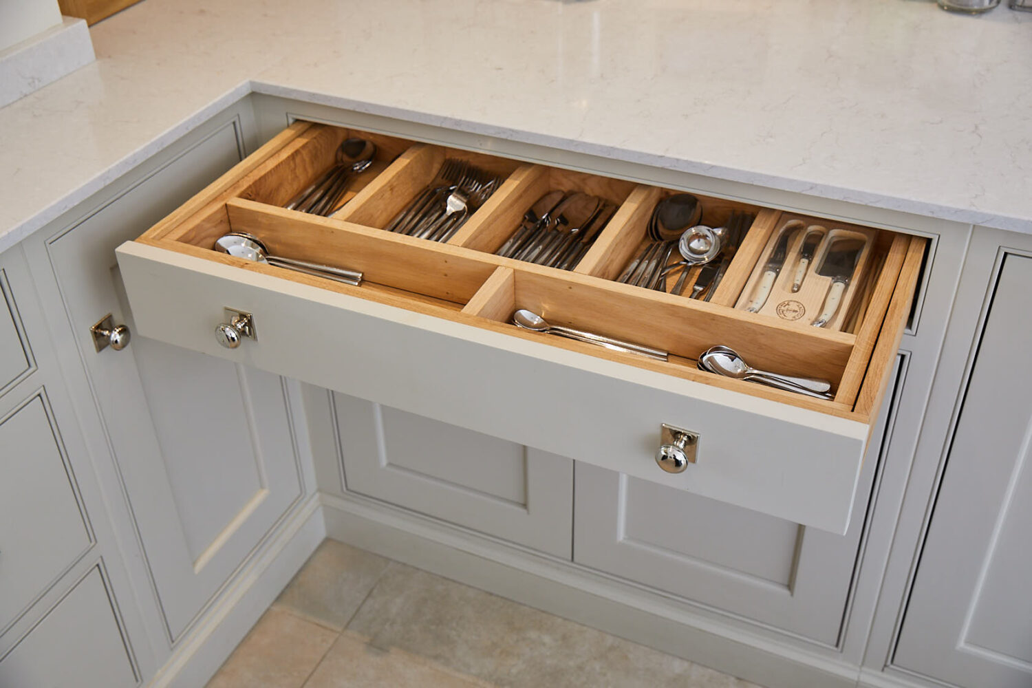 Cutlery drawer insert