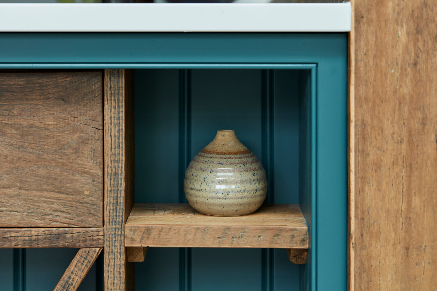 Ceramic vase in open kitchen island