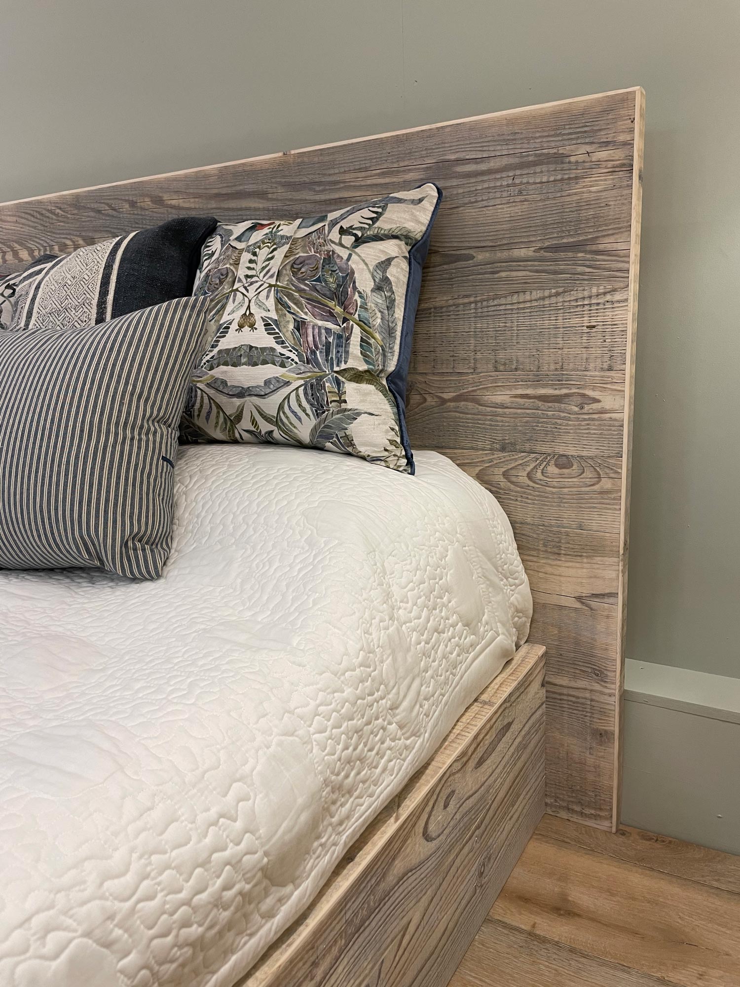 King size bed reclaimed wood headboard