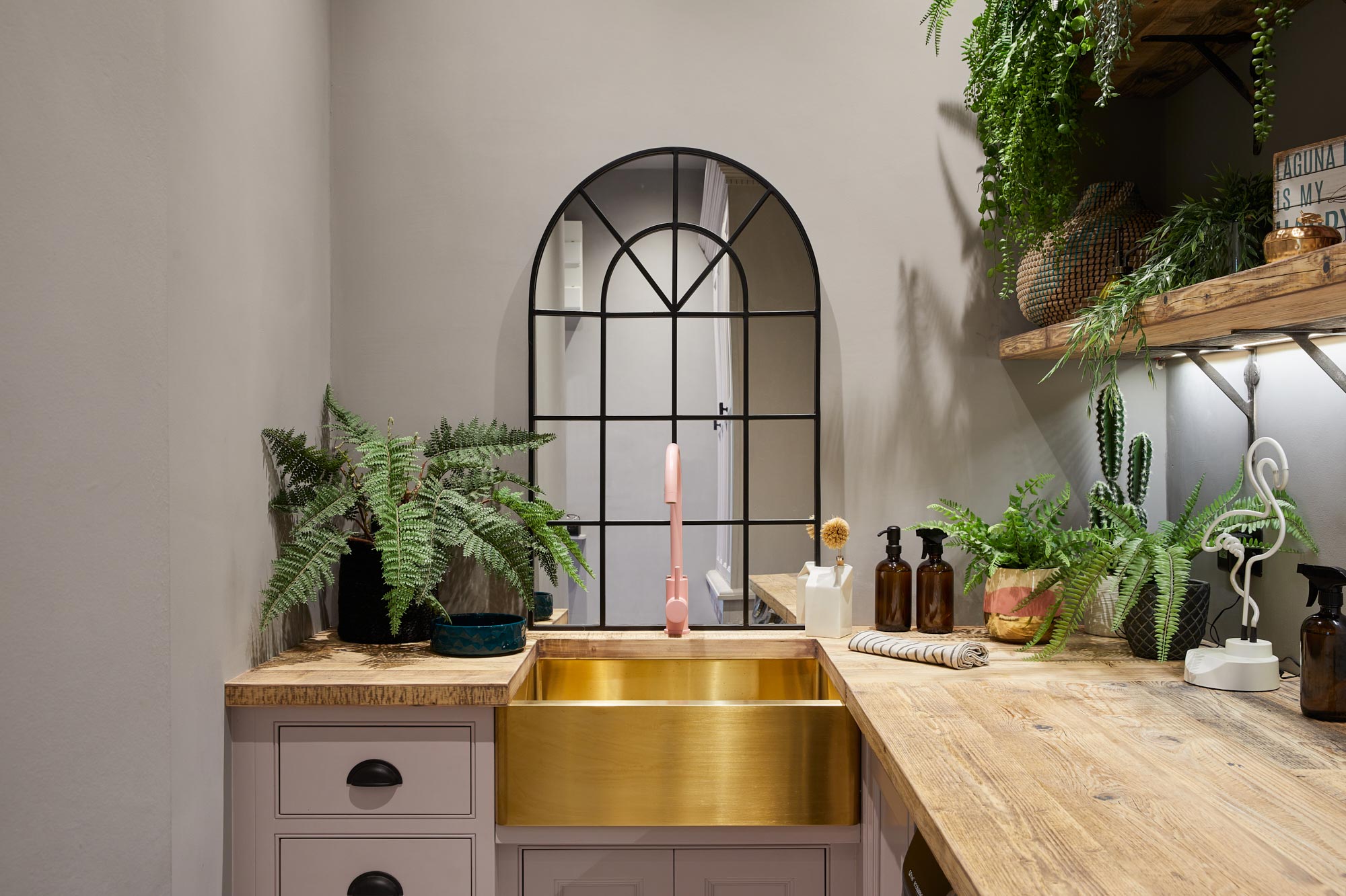 Brass belfast sink with pink tap