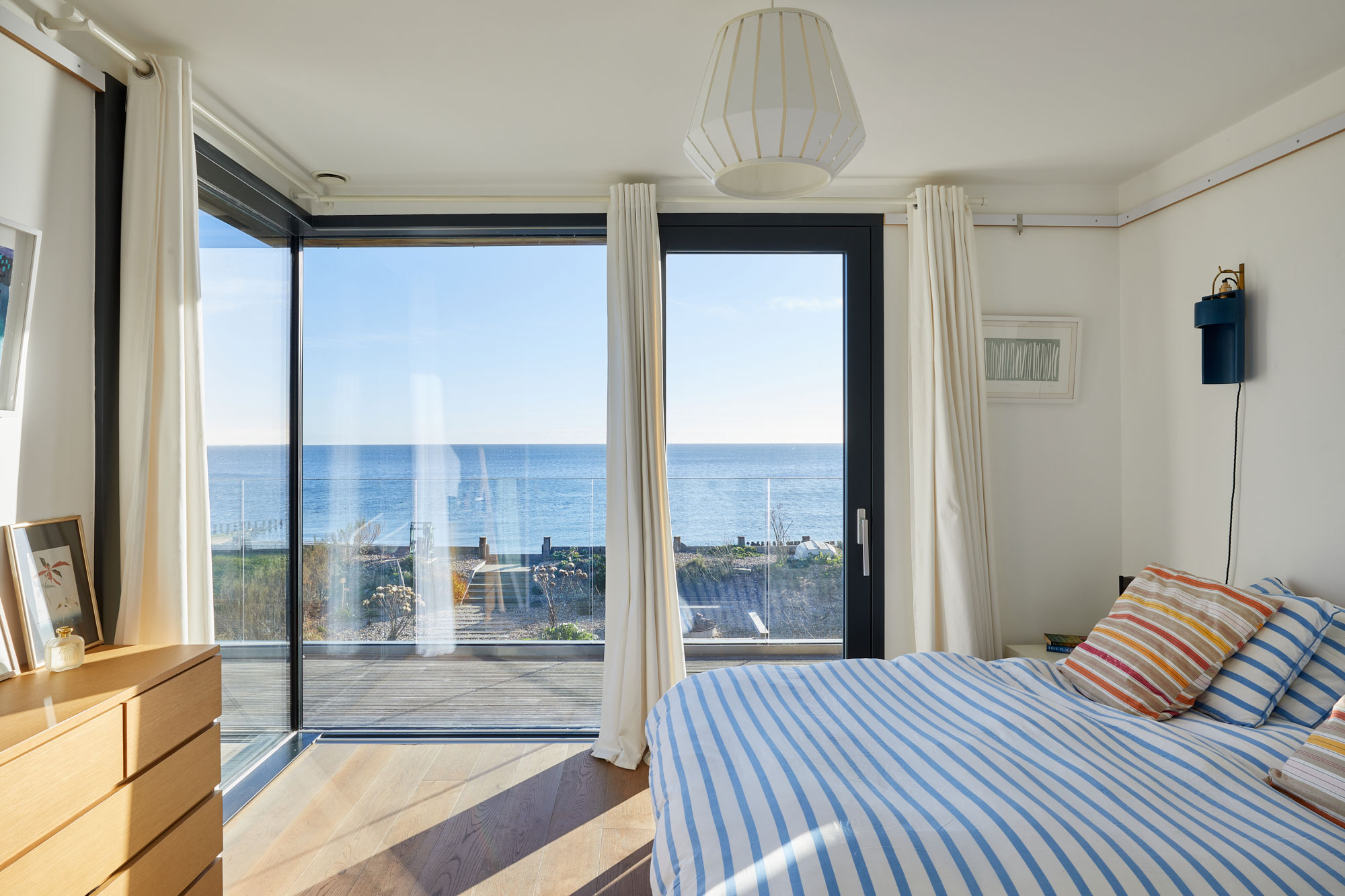 Bedroom with sea view