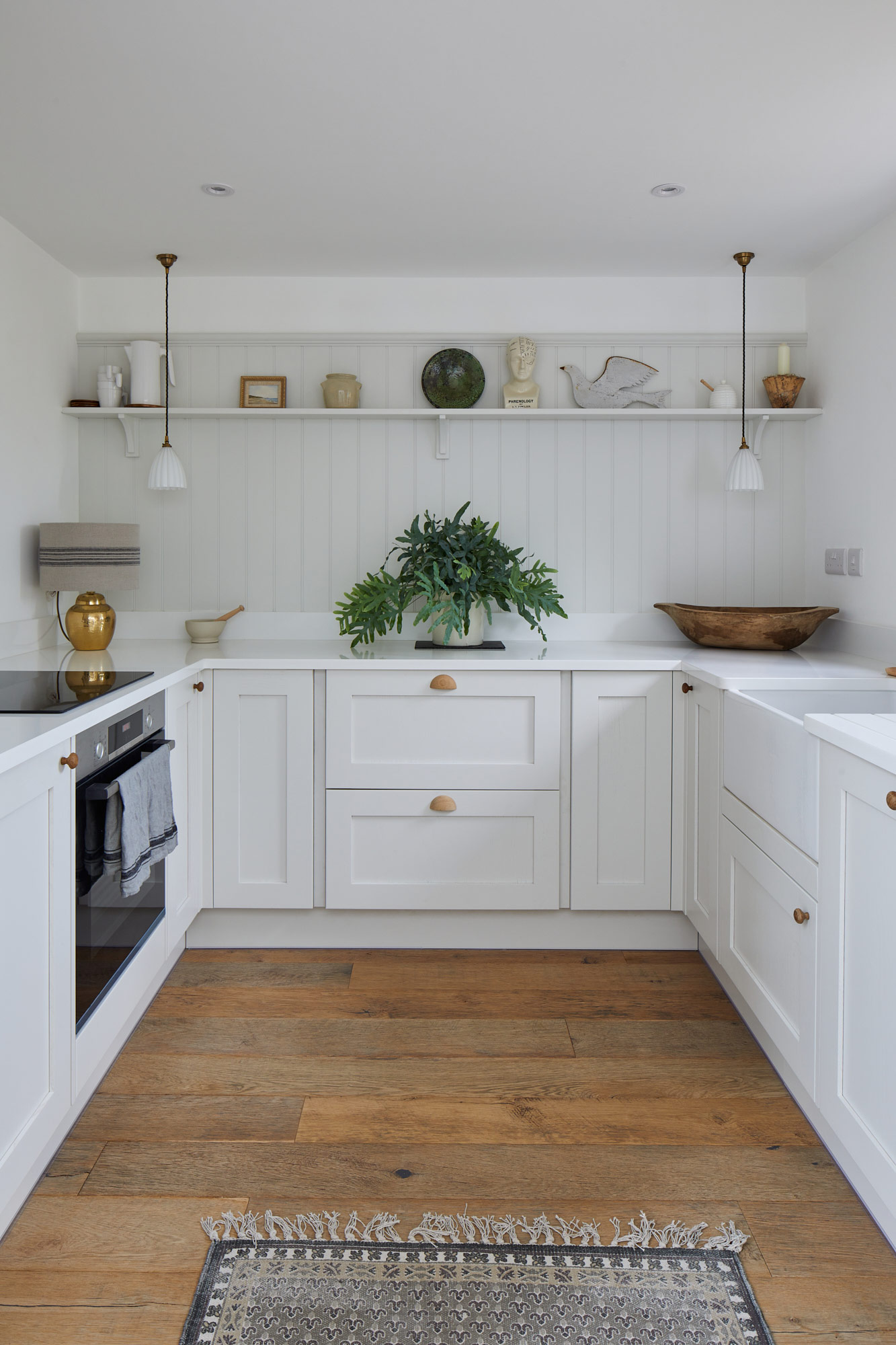 Painted white kitchen units