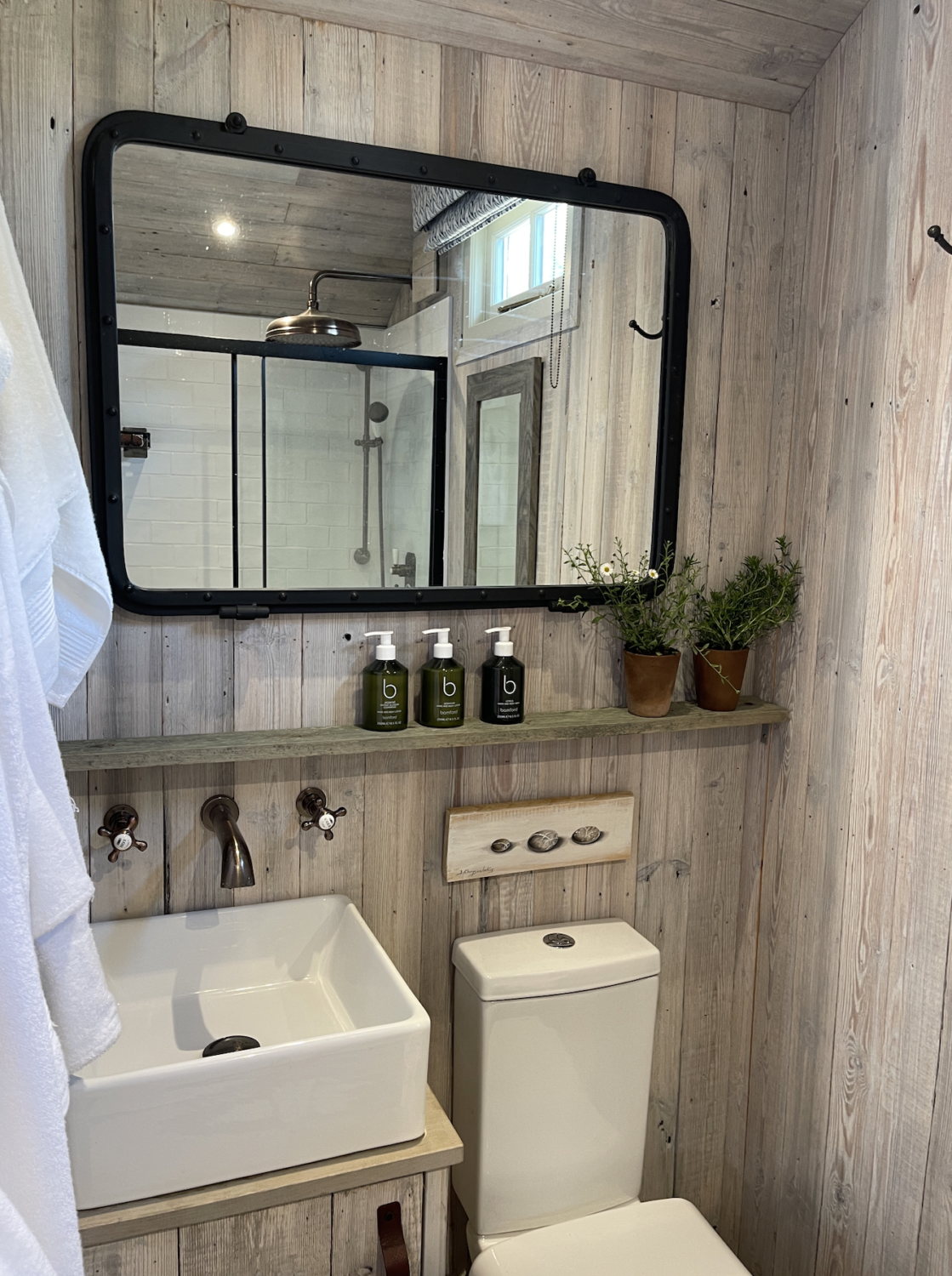 bathroom in the cotswolds cabin