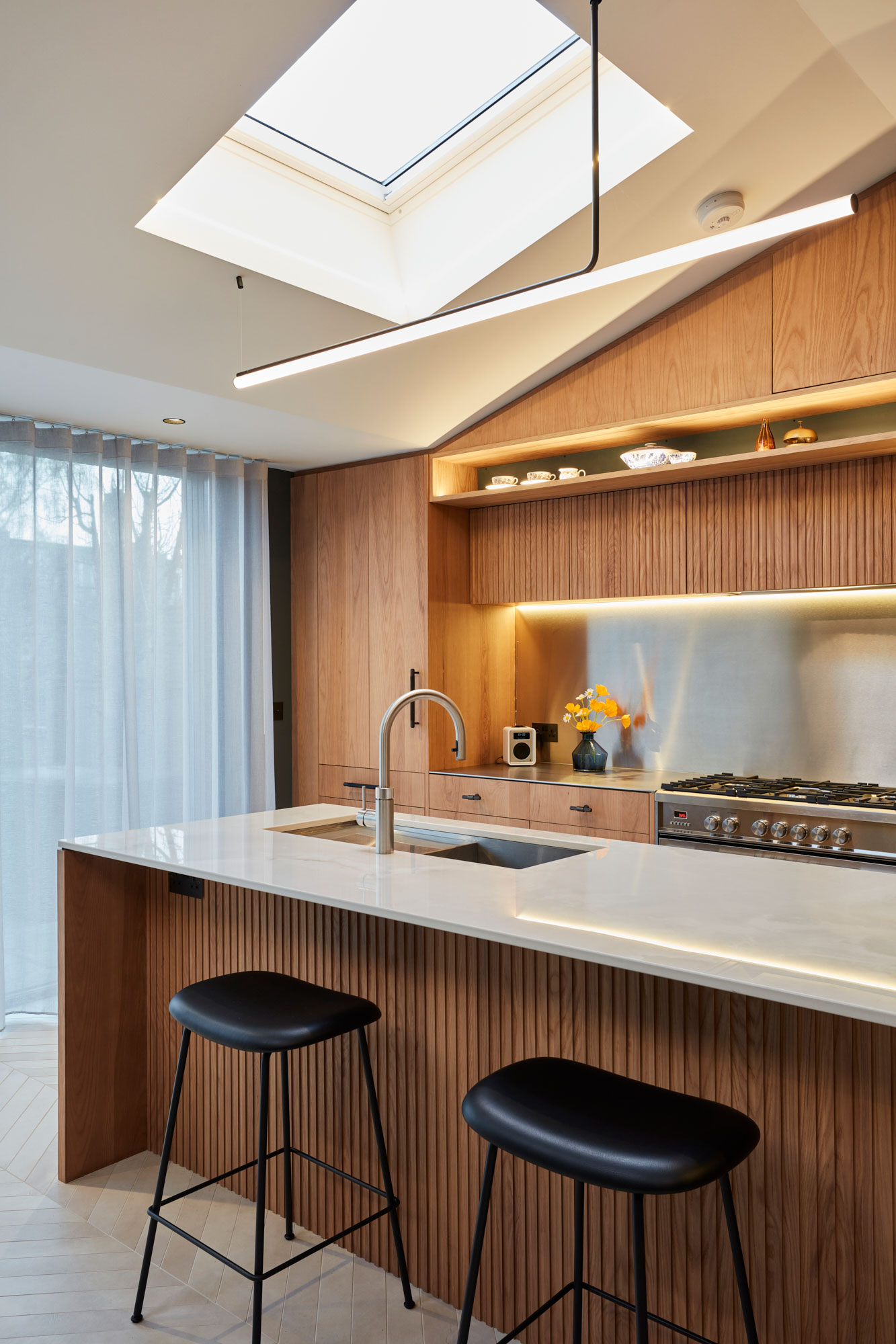Kitchen breakfast bar integrated in to large island